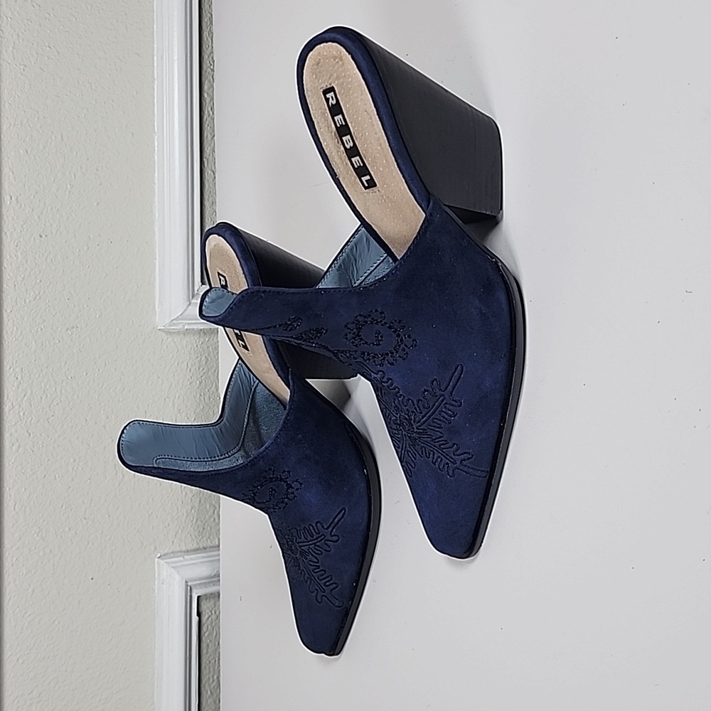 Rebel Women Blue Embroidery Suede Mule Size 9W
